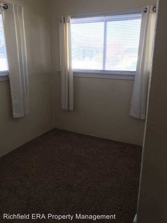 Building Photo - 3 br, 1 bath House - 131 North State Street