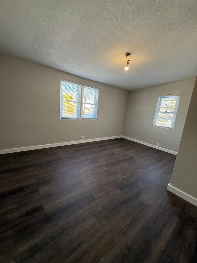 Building Photo - 336 Smith St