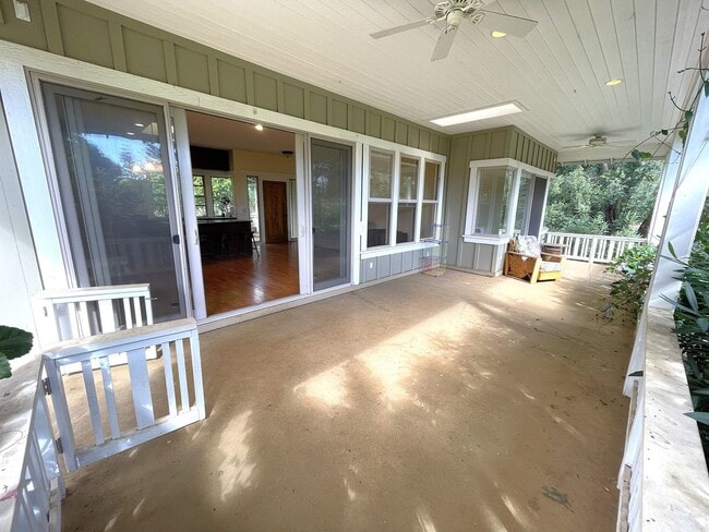 Building Photo - 240 Aulii Dr