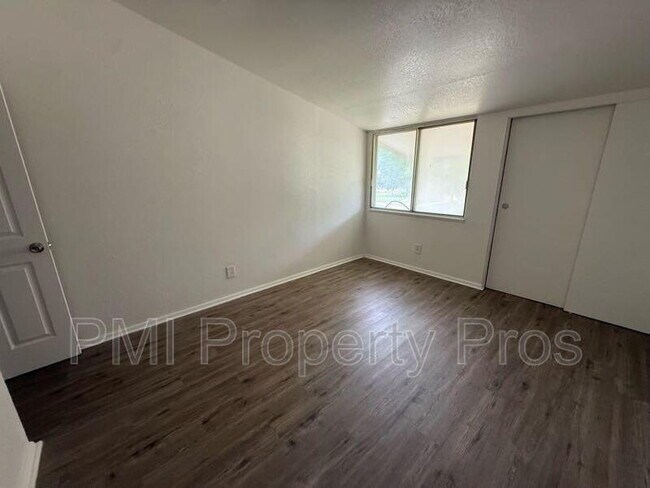 Building Photo - 9031A N 95th St