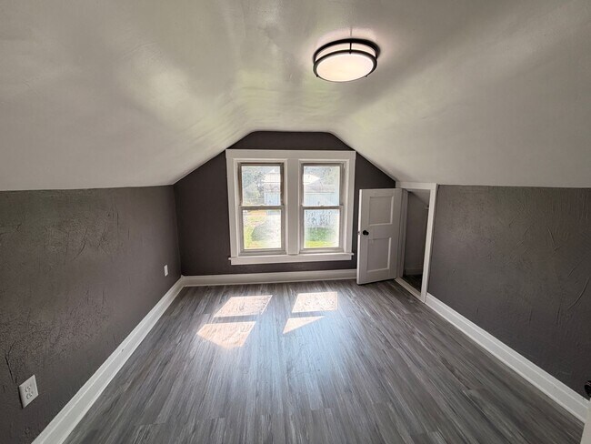 Building Photo - 834 N 4th St