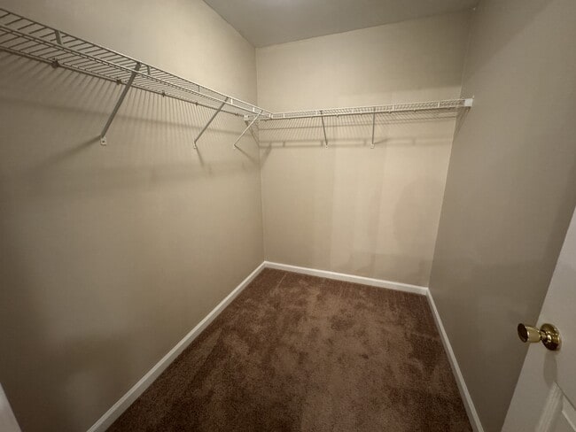 Building Photo - 708 Chatham Ct