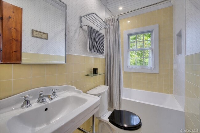 Building Photo - 2662 Paradise Shores Rd