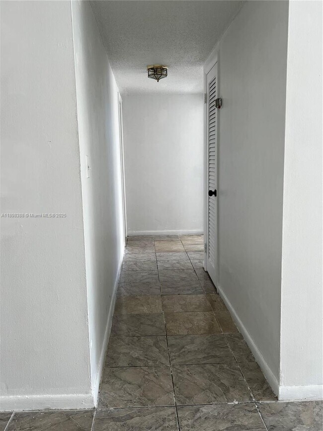 Building Photo - 1455 N Treasure Dr