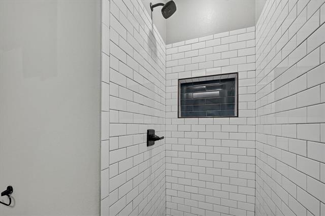 Building Photo - 707 E Woodard St