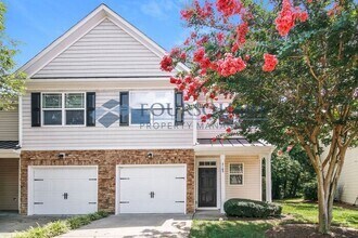 Building Photo - End Unit Townhome| 2nd Floor Loft Space | ...
