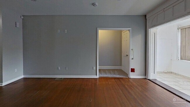 Building Photo - 6032 Walnut St