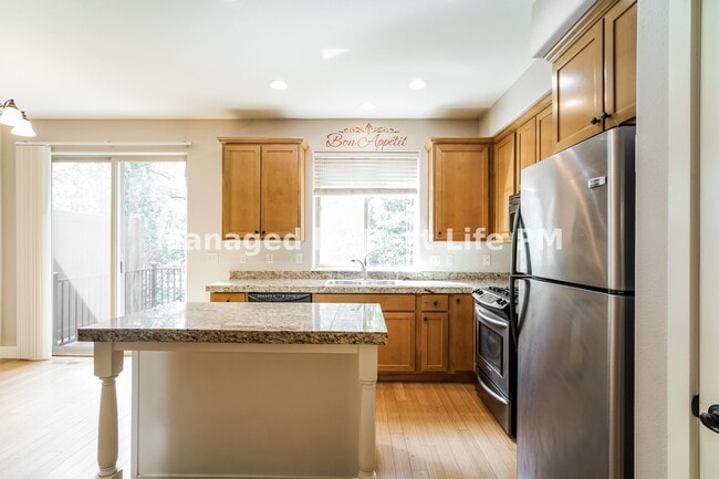 Building Photo - 2067 NE 49th Way