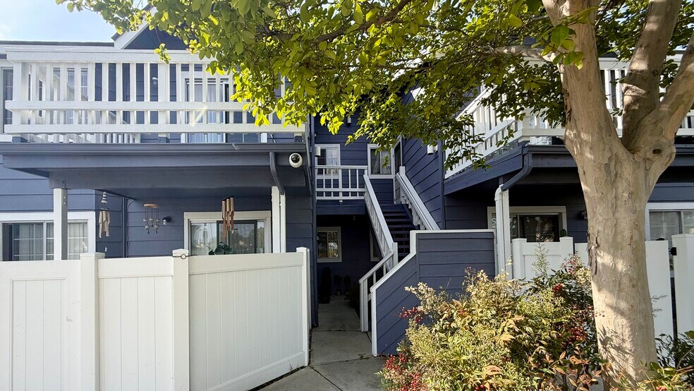Building Photo - 8463 De Soto Ave