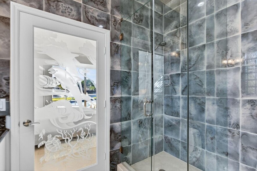 Building Photo - 513 S Riverside Dr