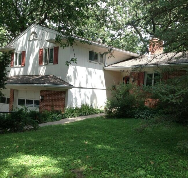 Primary Photo - 440 Magowan Ave