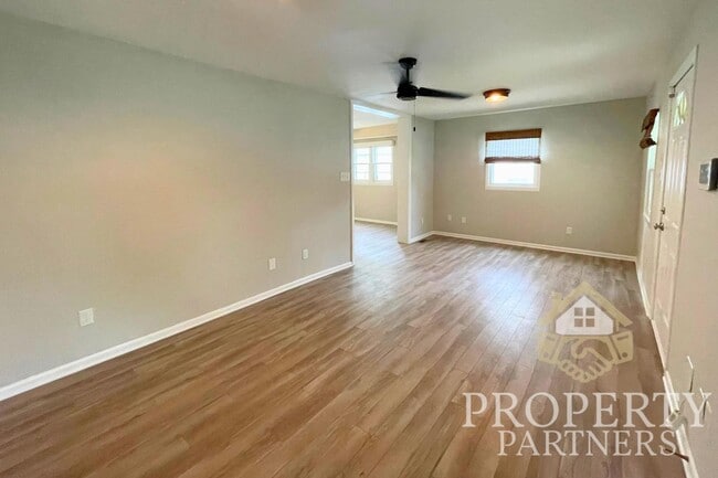Building Photo - 4929 Kingsley Dr