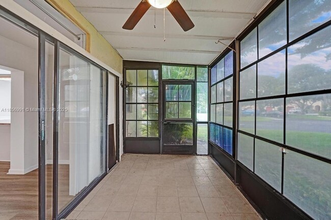 Building Photo - 9540 Sevilla Ln