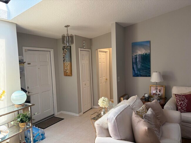 Building Photo - 145 SE Fallon Dr