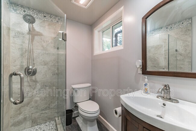 Building Photo - 4232 Linden St