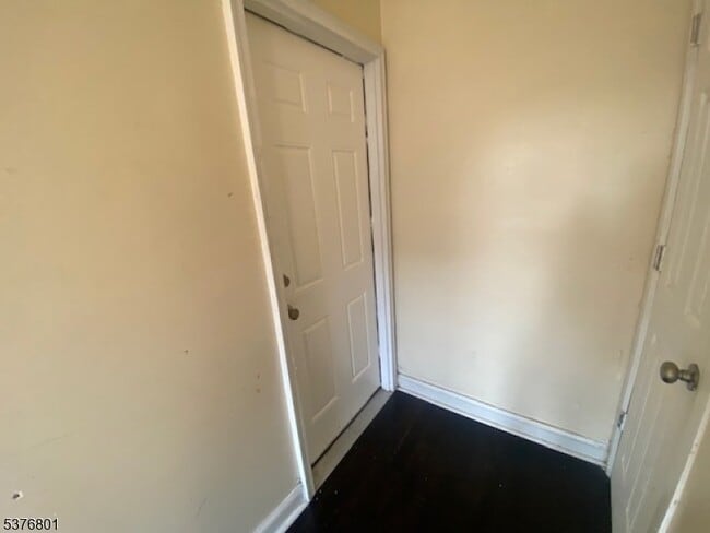 Building Photo - 14 Fern Ave