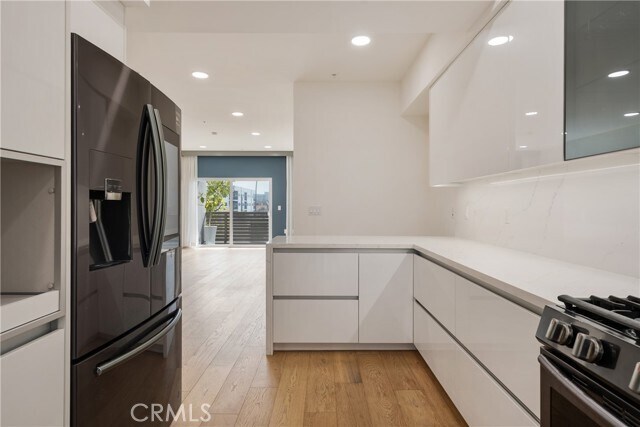 Building Photo - 820 S Wilton Pl