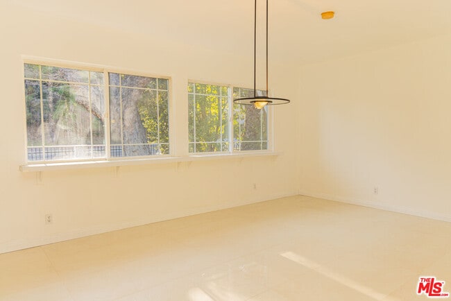 Building Photo - 5604 Valley Circle Blvd