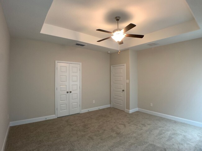 Building Photo - 4 Bedroom in Gruene Field / 1 Mile to Grue...