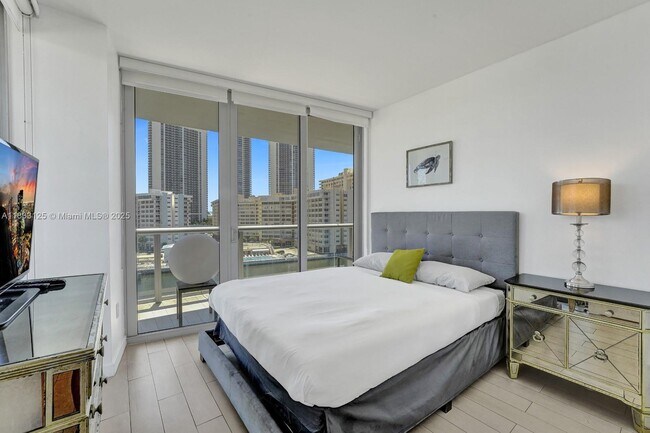 Building Photo - 2600 E Hallandale Beach Blvd