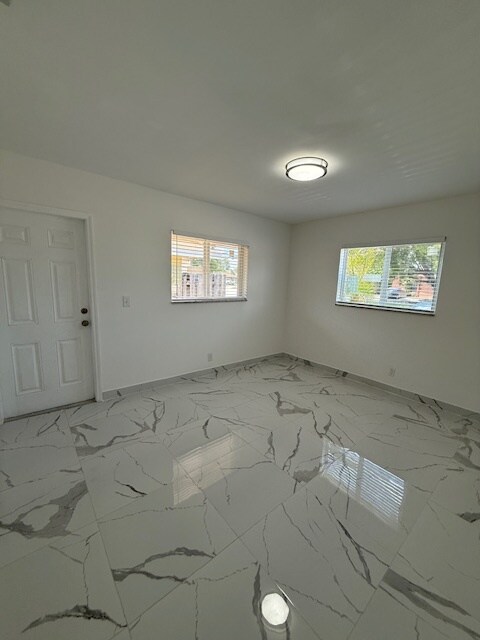 Building Photo - 5962