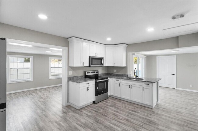 Building Photo - 6802 W Comanche Ave