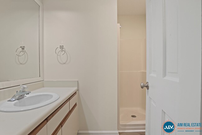 Building Photo - JUST REDUCED + NEW MOVE-IN SPECIAL Save $3...