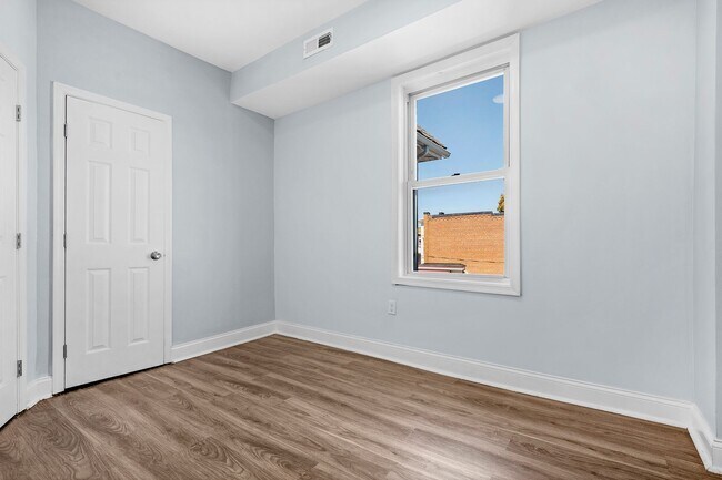 Building Photo - 3501 Oakmont Ave