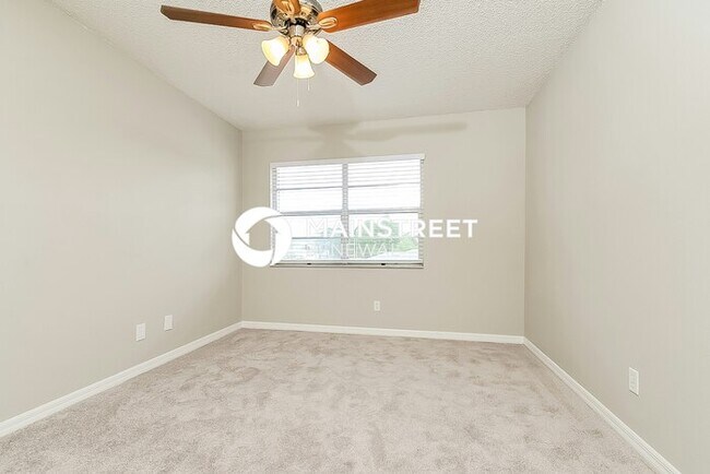 Building Photo - 4 Bedroom Pet-Friendly Home in Seffner, FL...