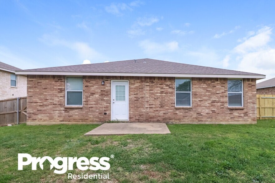 Building Photo - 509 Travis Ranch Tr