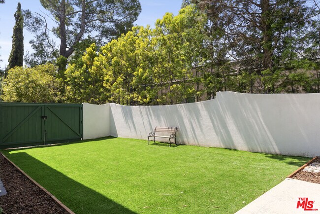 Building Photo - 3062 Arrowhead Dr