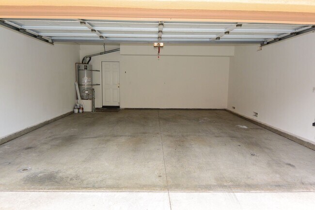 Building Photo - 22 Roseville