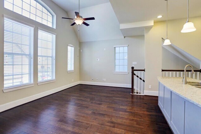 Building Photo - 11005 Acorn Falls Dr