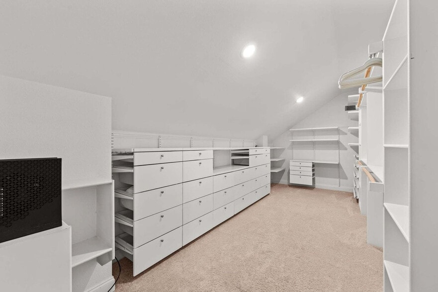 Building Photo - 200 Cove Dr