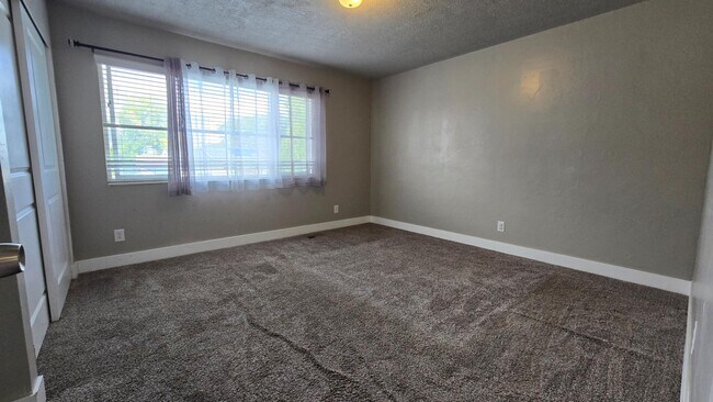 Building Photo - 3933 W Tuscaloosa Way