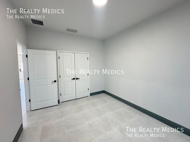 Building Photo - 2226 Rock Dr