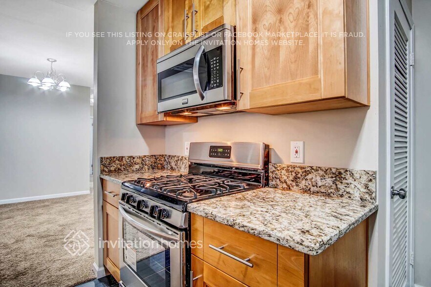 Building Photo - 2407 Cresta Dr