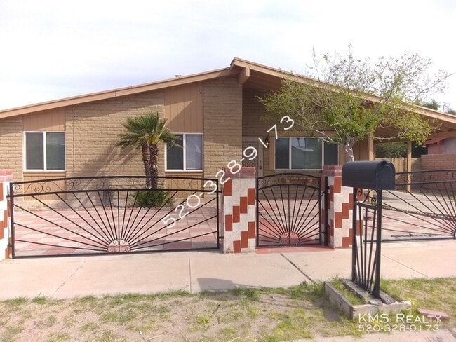 Primary Photo - 4 Bedroom 2 Bath -824 W Oahu Circle - OWNE...