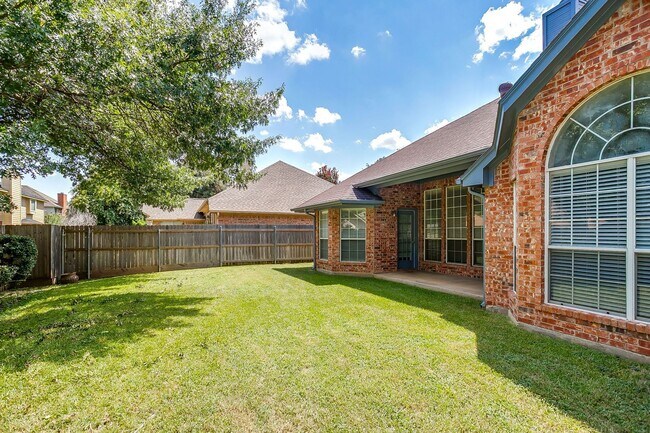 Building Photo - Freshly Remodeled 3 Bedroom, 2 Bath Home Awaiting New Tenants- FWISD- 76133