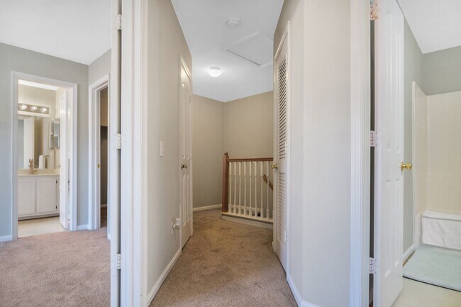 Building Photo - Updated 3-Bed, 2.5-Bath Yorktown Condo with Modern Kitchen, Parking & Community Amenities