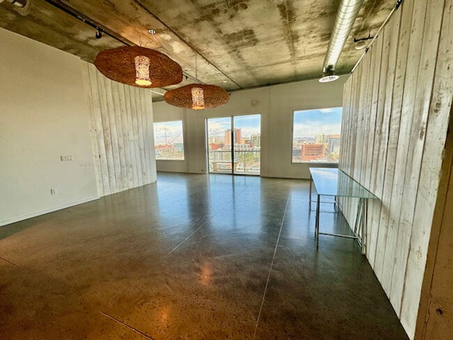 Building Photo - Gorgeous downtown loft at SoHo!