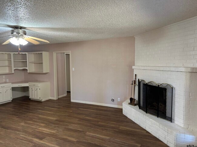 Building Photo - 4615 Edinburgh Dr