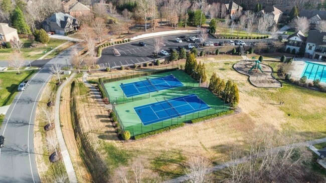 Building Photo - Beautiful partially furnished Home in Olmstead