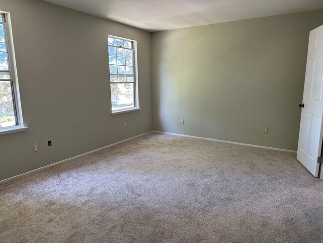 Building Photo - Beautifully updated 2 bedroom, 2.5 bathroom Townhouse in West San Jose!
