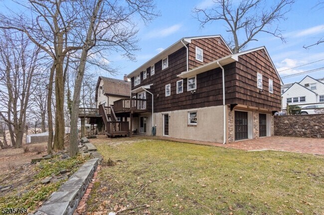 Building Photo - 24 Coolidge Pl