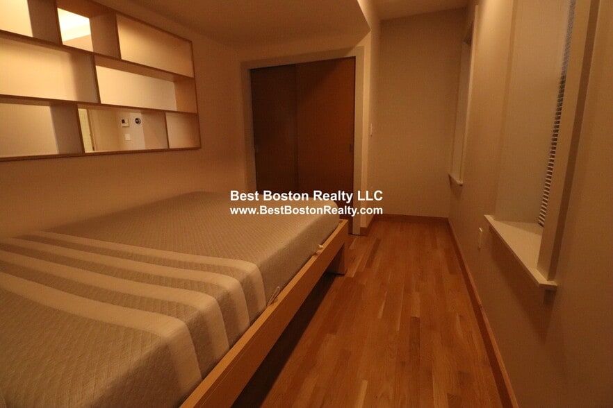 Building Photo - 115 Mt Auburn St