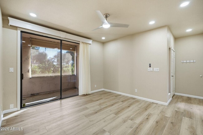 Building Photo - 9708 E Vía Linda