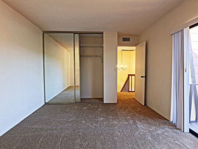 Building Photo - Parkwoods 1556-1