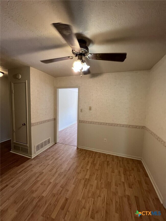 Building Photo - 2104 Terrace Dr