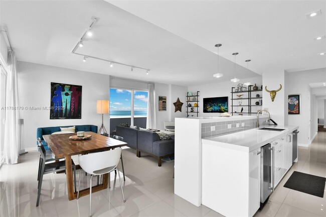 Building Photo - 9225 Collins Ave